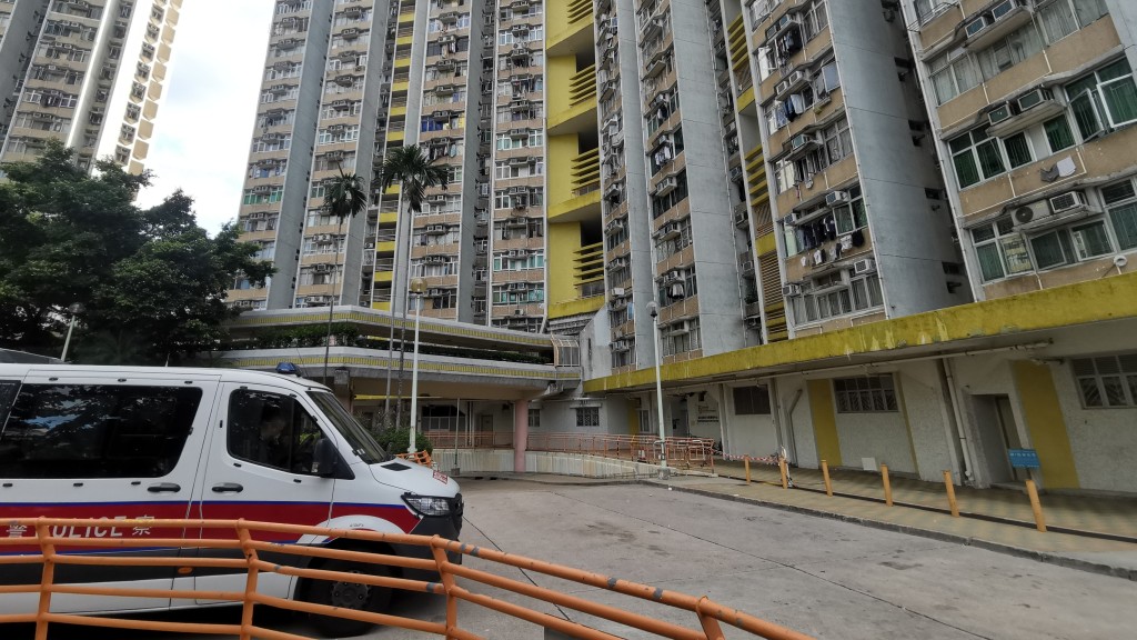 女戶主報稱遭爆竊損失20萬現金,警員到場調查。