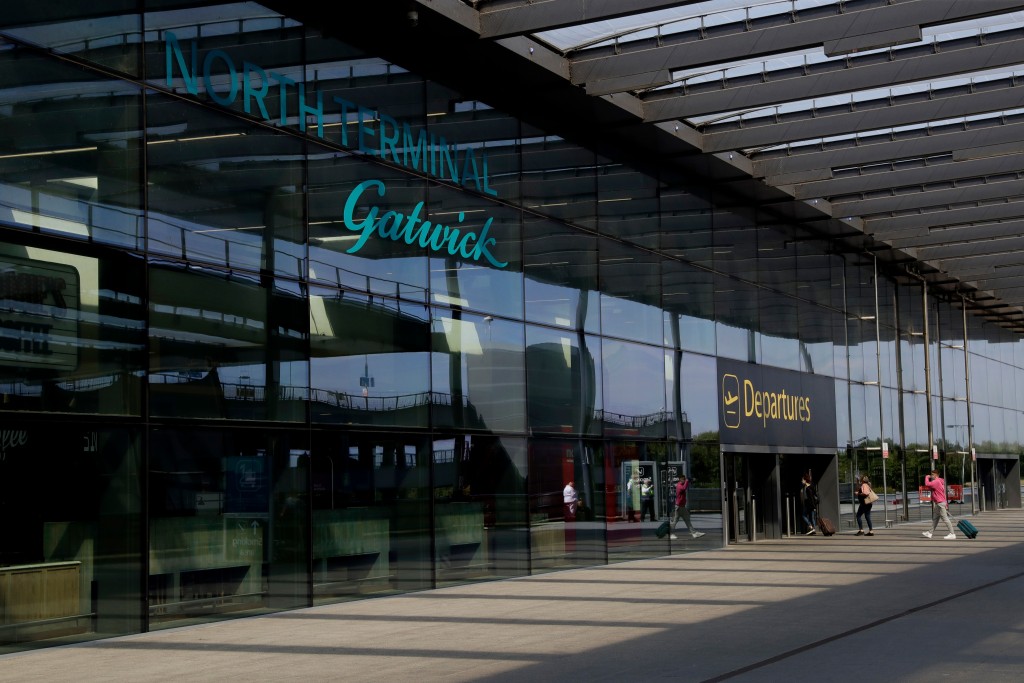 英国伦敦盖特威克机场（Gatwick Airport）附近空域疑似出现神秘飞行物体。美联社