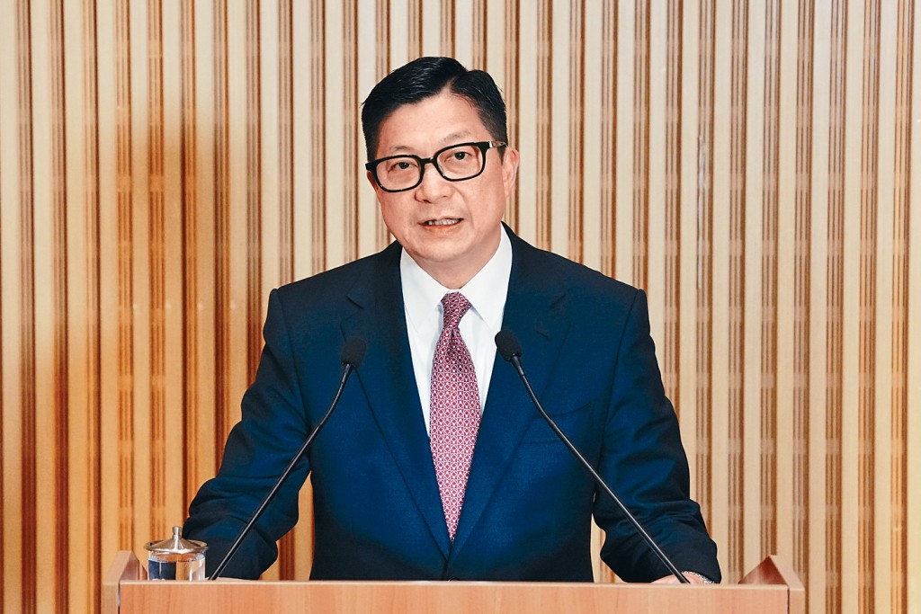 鄧炳強表示，警方已在全港特別是罪案黑點或人流多的地方，安裝約5000支閉路電視鏡頭。