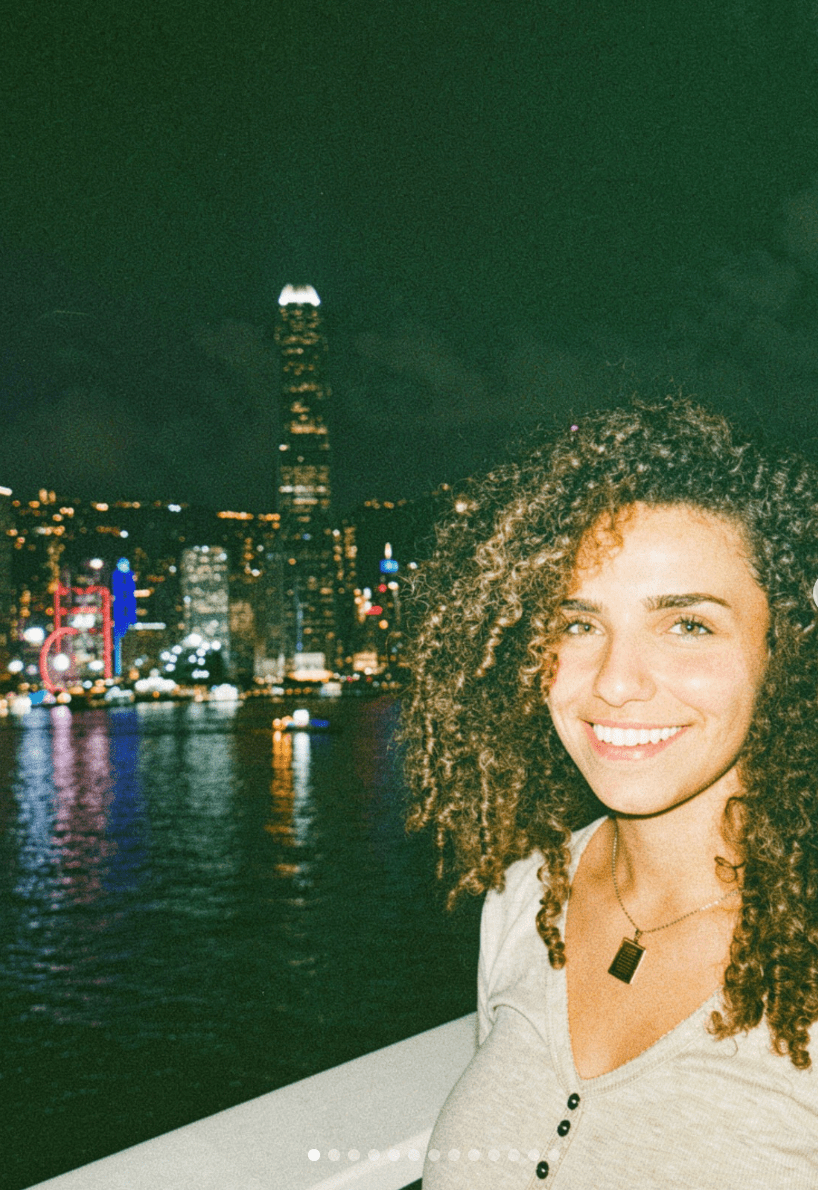 雖然首餐便遇上驚魂，但這位德國旅客似乎對香港整體印象依然正面。她隨後分享了多張在港旅遊的美照，大讚香港景色。