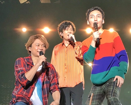 SMAP三子離巢後首次見fans,在台上落力演出。