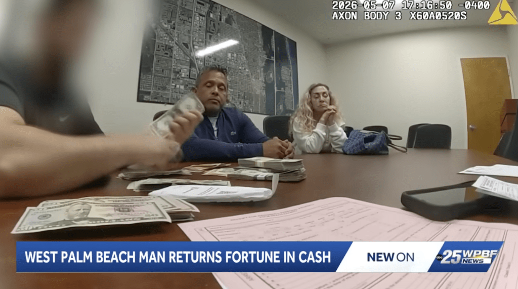 雙方在核對身分及袋內金額無誤後，薩拉薩爾將這筆現金原封不動地親手歸還。