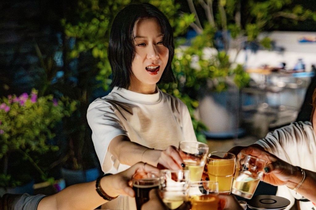 繼《散光》後,泳兒(Vincy)推出全新派台作品《存活》。 繼《散光》後,泳兒(Vincy)推出全新派台作品《存活》。