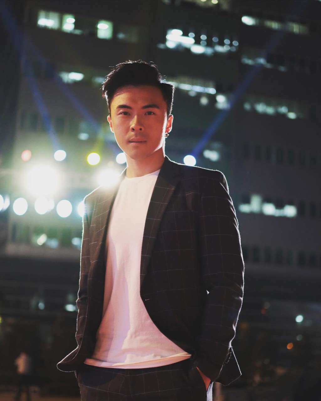 姚宏遠2014年畢業於第27期無綫電視藝員訓練班。