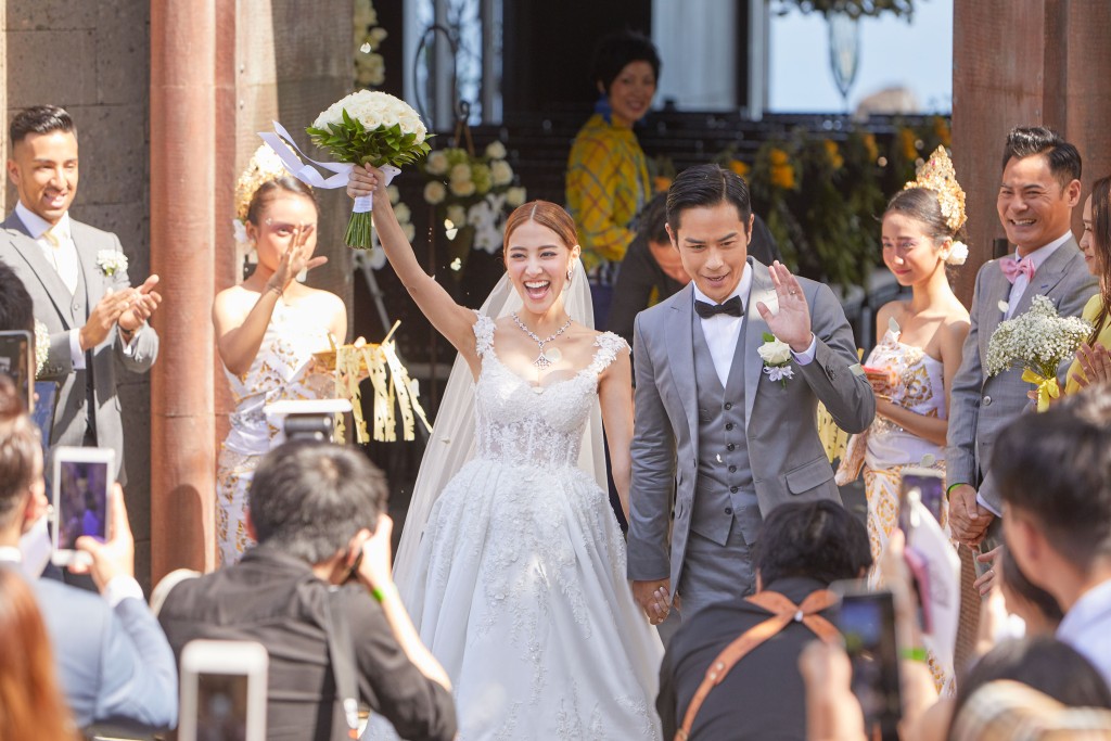 两人拍拖期间多次传出喜讯，至2018年8月终于在印尼峇里岛举行婚礼。
