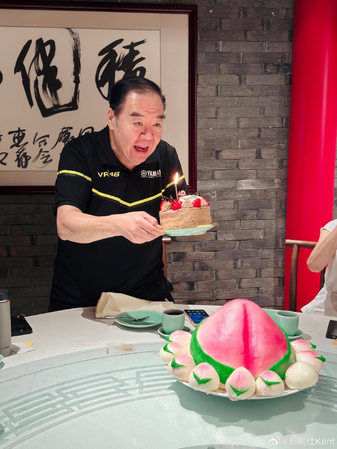 鄭則仕已年屆74歲,狀態依然很好。 鄭則仕已年屆74歲,狀態依然很好。