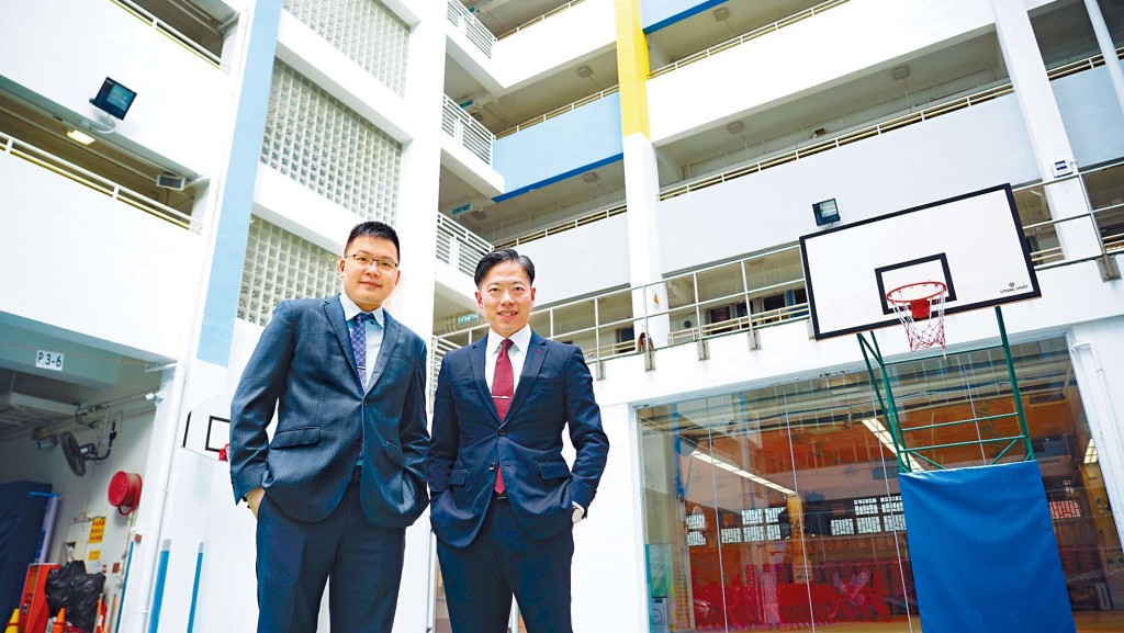 聖公會聖紀文小學馬俊江校長（右）和黃嘉亮副校長認為綠建環評學校計劃助學校減碳之餘，亦提升師生的環保意識。