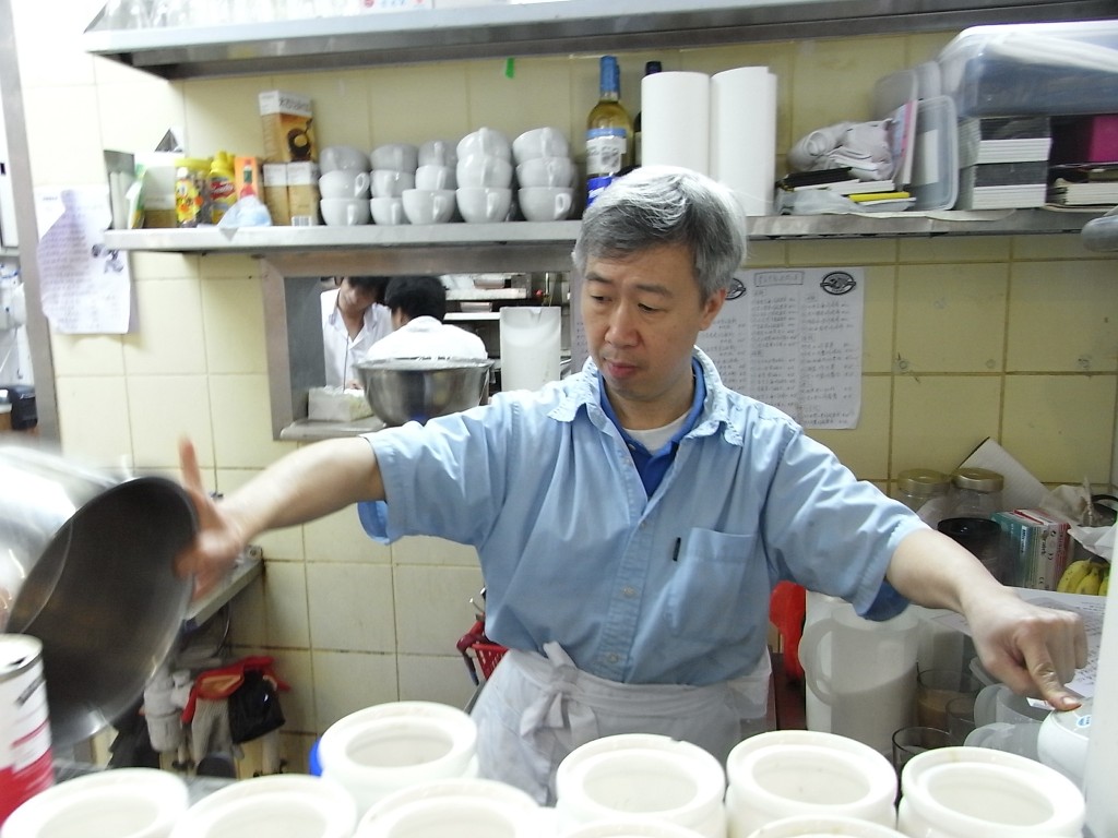 農場餐廳創辦人陳興濤於2008年以「農家意粉」為名開設了五家店子