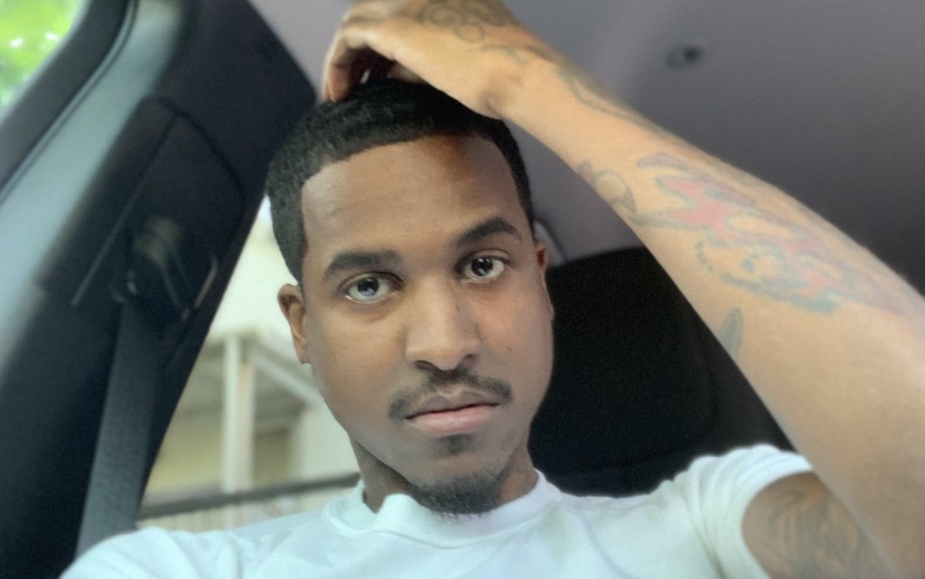 Lil Reese在家乡驾驶时遇枪手伏击。