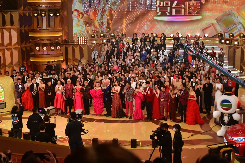 無綫昨日55周年台慶，全台藝員傾巢而出，更有多達20位司儀，陣容鼎盛。