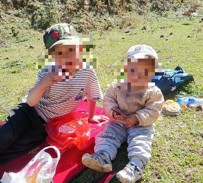 雲南7歲兄與2歲妹被胡蜂共螫逾千針身亡。紅星新聞 雲南7歲兄與2歲妹被胡蜂共螫逾千針身亡。紅星新聞