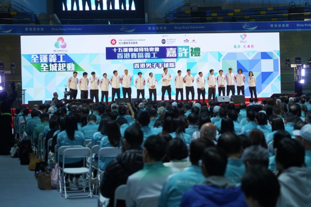 在十五運會中晉身四強的香港男子手球隊代表親臨現場與觀眾互動。 在十五運會中晉身四強的香港男子手球隊代表親臨現場與觀眾互動。