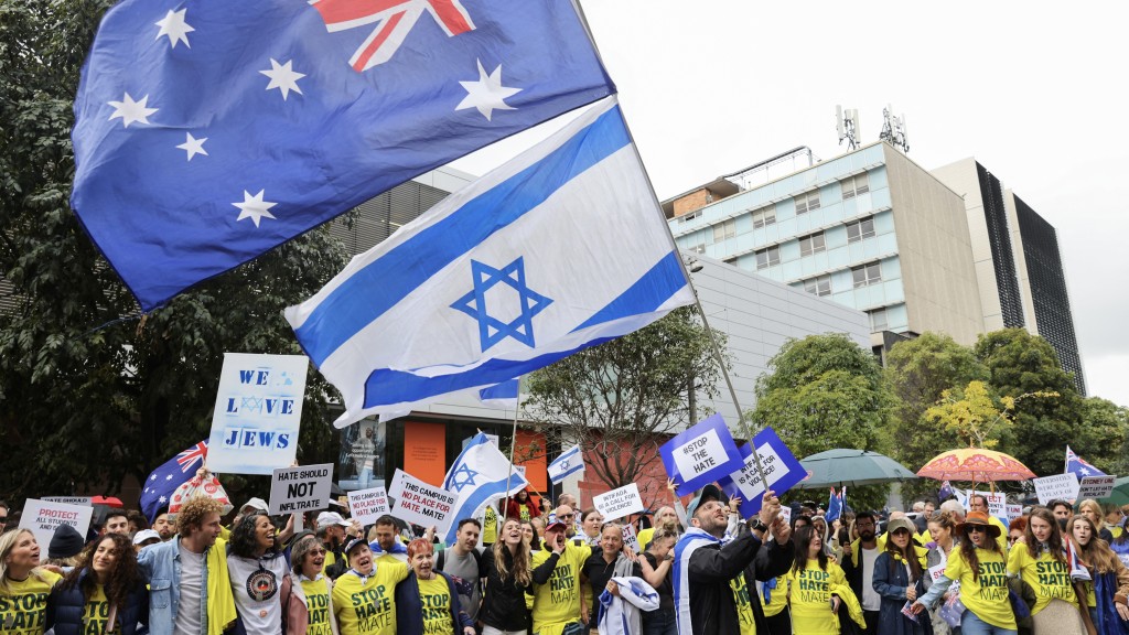 以色列支持者也在雪梨大学示威集会。 路透社