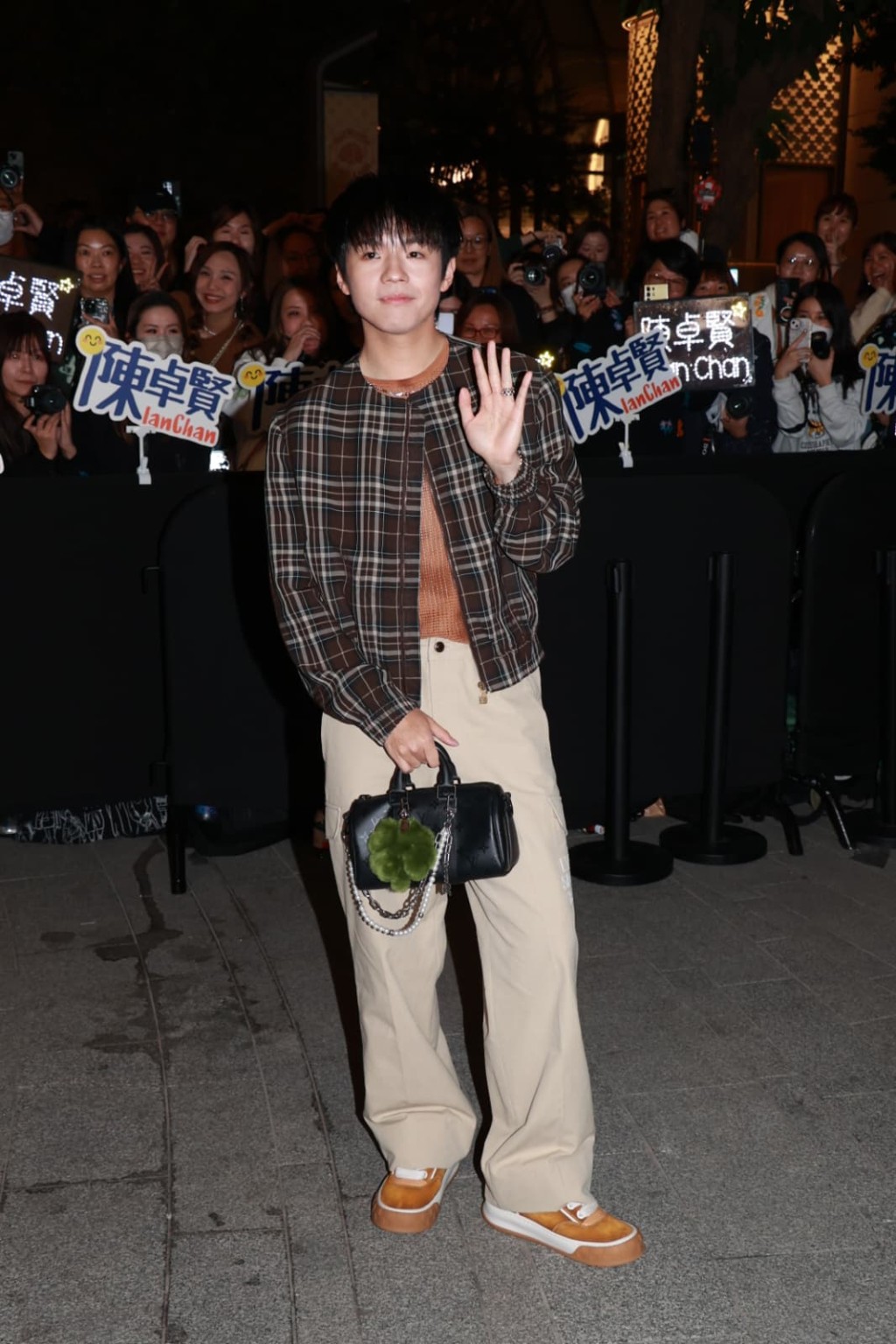 大批粉絲到場支持偶像。