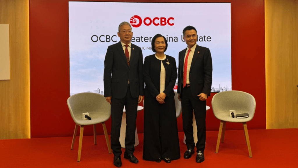 左起:華僑銀行大中華區總裁及香港行政總裁王克、行政總裁黃碧娟、華僑銀行旗下新加坡銀行私人銀行總監(大中華區)及香港分行行政總裁陳偉名