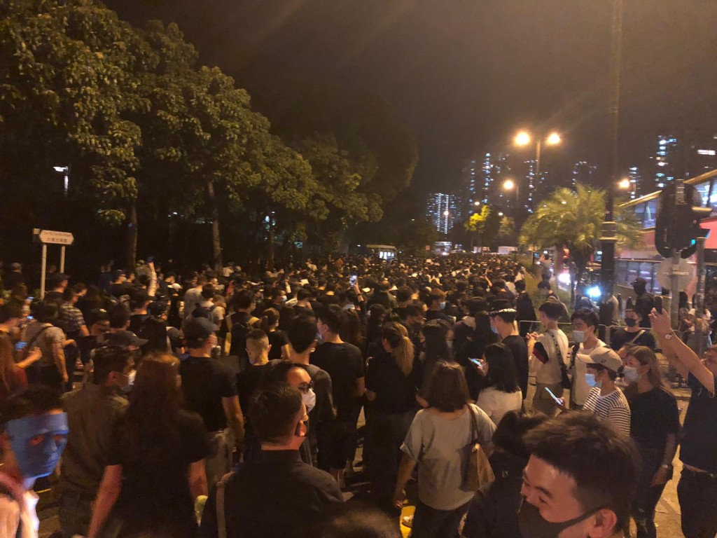 一批示威者在大埔聚集及遊行,