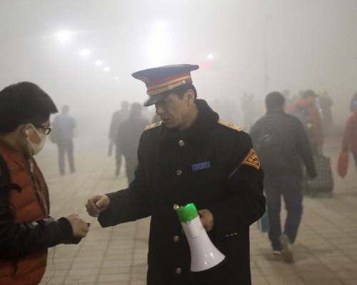 鄭州市設1000元人仔獎賞，鼓勵市民舉報霧霾問題。資料圖片