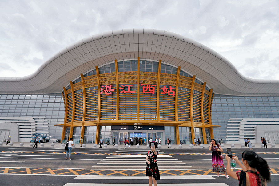 湛江西线开通后，可以直接在香港西九站坐高铁到粤西地区。新华社