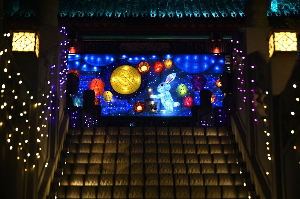 活動期間，廟會將於傍晚6時亮燈。