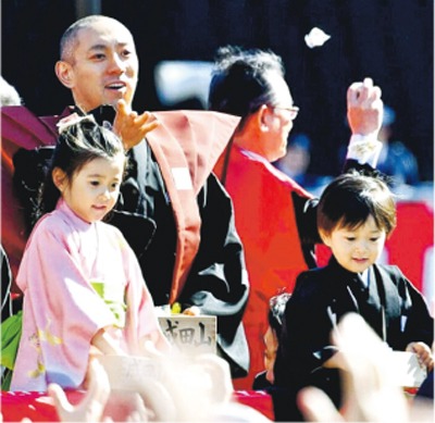 市川海老藏與太太育有一對子女。