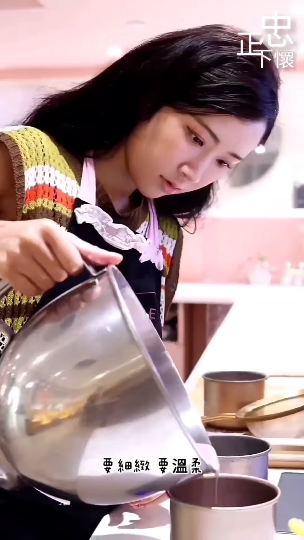 原來早前她為好友、同是TVB女星的尹詩沛親手製蛋糕賀生日。