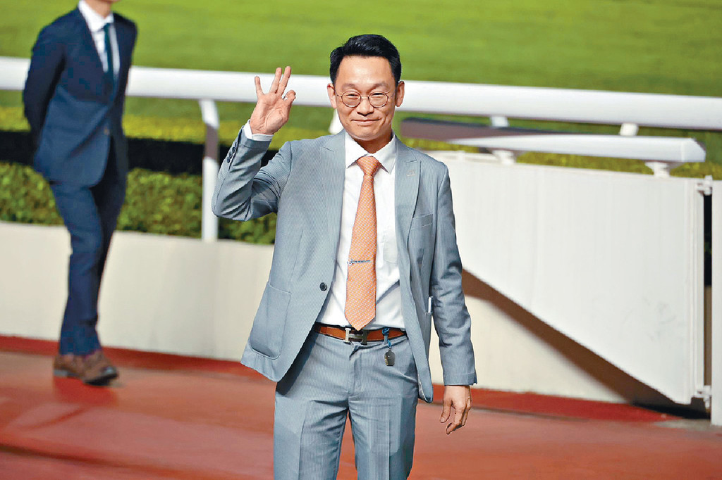 ■丁冠豪昨晚憑3W1Q而成為練馬師王。