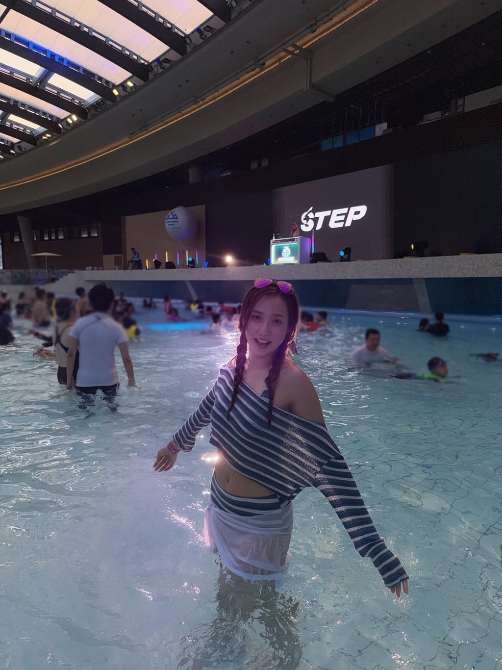 鍾柔美昨日（17日）在IG分享到水上樂園的照片。
