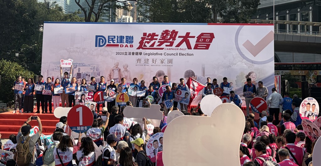 今次選舉民建聯共派出13人參與地區直選，5人參選功能界別，8人參選選委界。