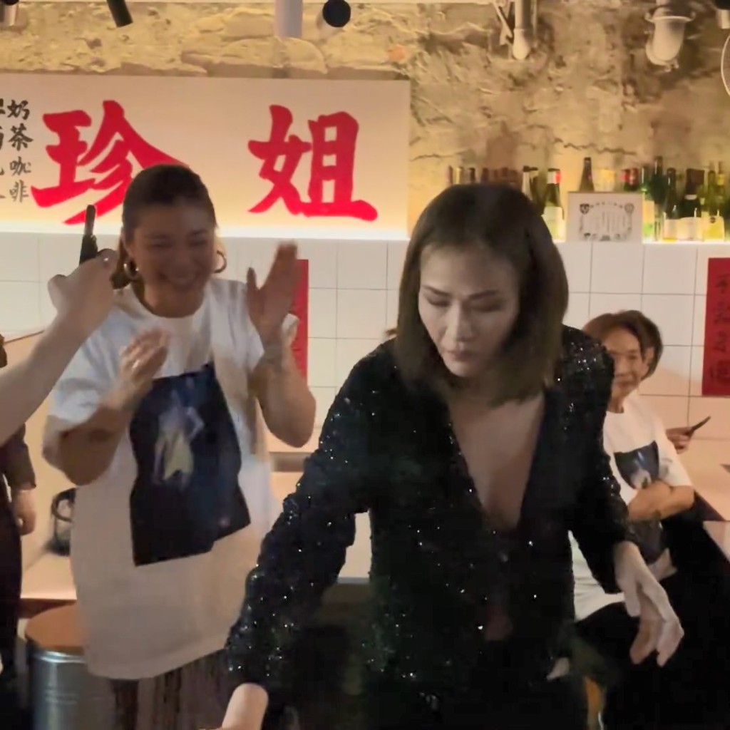 马诗慧有两名女儿陪伴庆祝生日亦一样高兴。