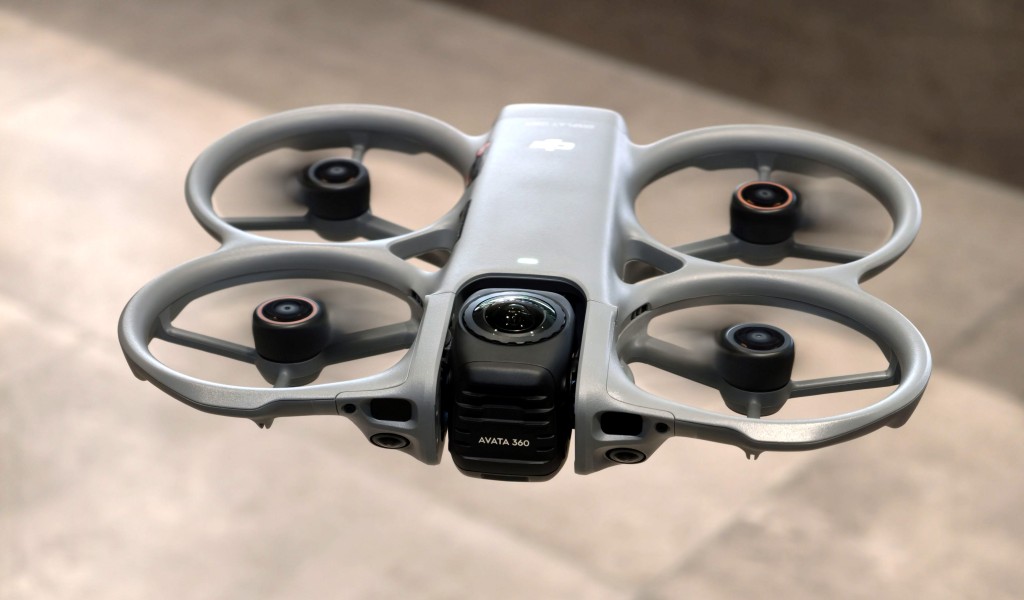DJI Avata 360全景無人機登場！雙1吋感光鏡頭全方位8K記錄 一鍵切換單鏡形態兩種玩法