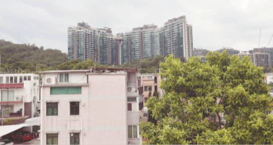 單位外望山景，景觀開揚。