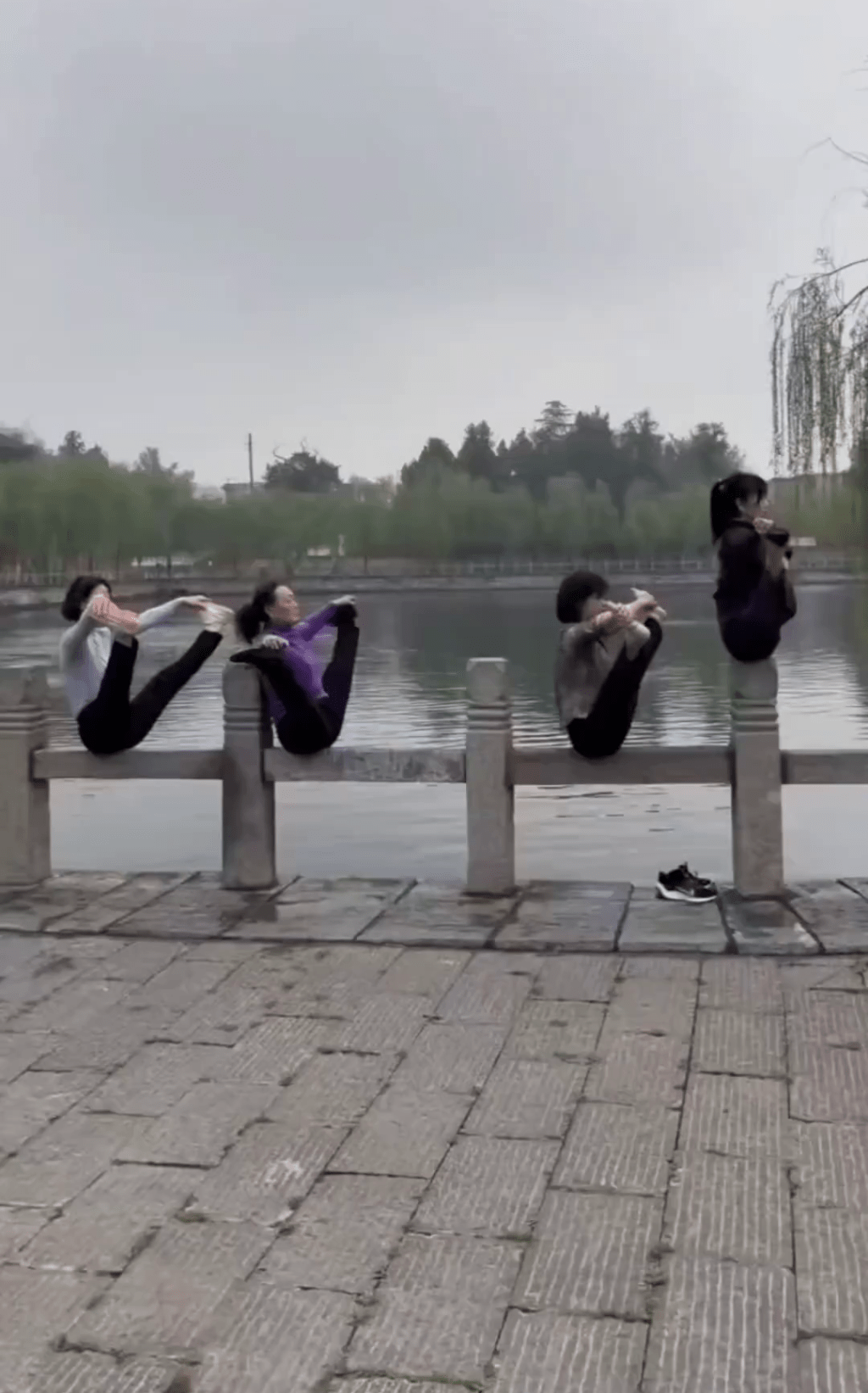 河南大媽「擘髀曬太陽」大玩「攞命瑜伽」。