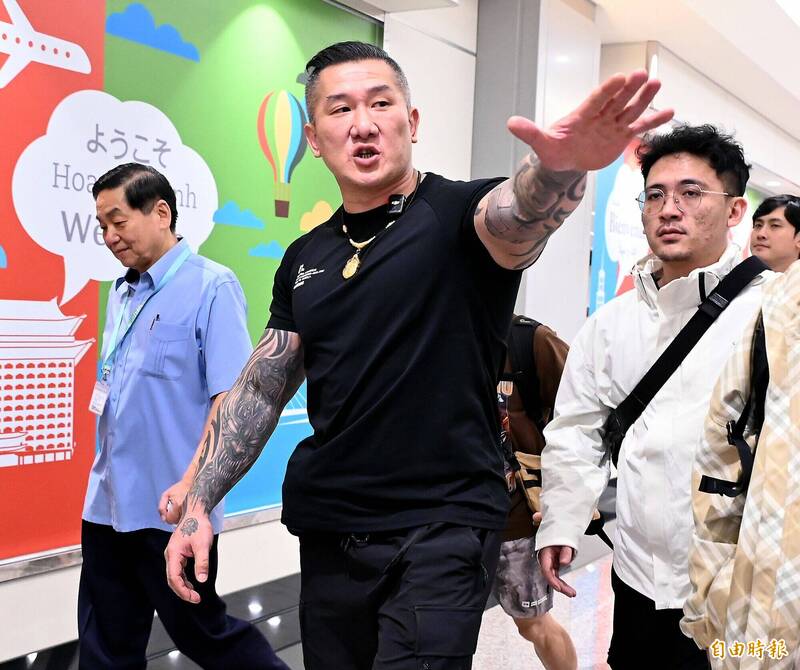 「館長」結束大陸之行返回台灣。自由時報 「館長」結束大陸之行返回台灣。自由時報