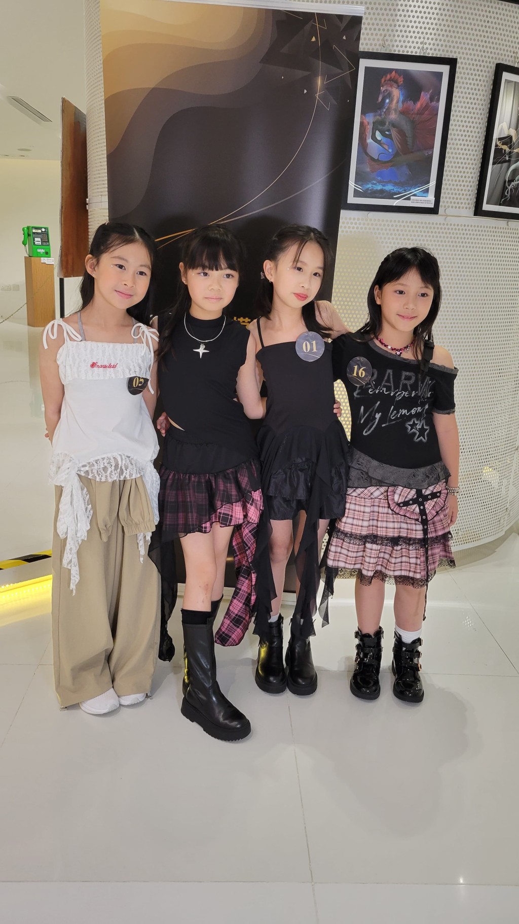 徐榮女兒「包包」(左二)表現出色。 徐榮女兒「包包」(左二)表現出色。