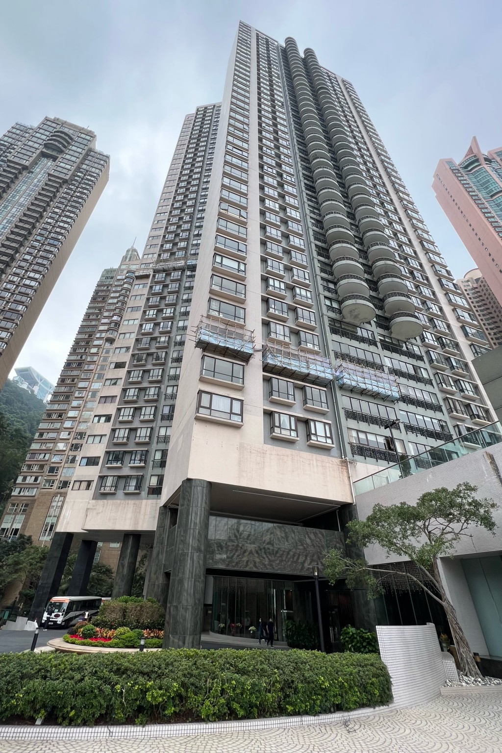 中半山嘉富麗苑一個4房大戶連車位6455萬易手,呎價27491元。 中半山嘉富麗苑一個4房大戶連車位6455萬易手,呎價27491元。