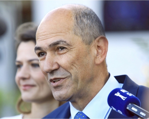 扬沙（Janez Janša）在Twitter率先祝贺特朗普成功连任。网上图片

