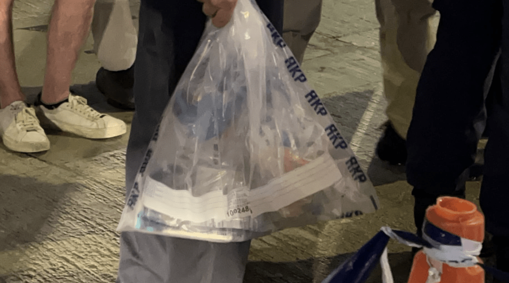 警方檢依托咪酯煙彈等證物。蔡楚輝攝 警方檢依托咪酯煙彈等證物。蔡楚輝攝