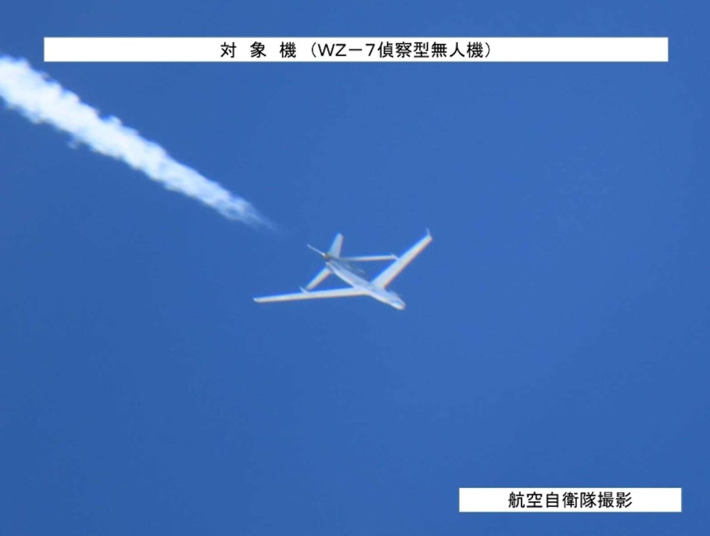 日本航空自卫队拍摄到解放军「无侦-7」无人侦察机飞越宫古海峡。