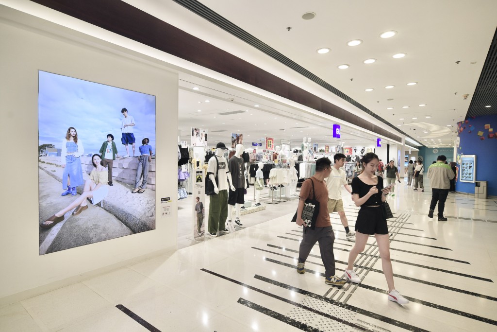 青衣城已发展成为一个包罗万有、极具特色的香港地标的商场。陈浩元摄