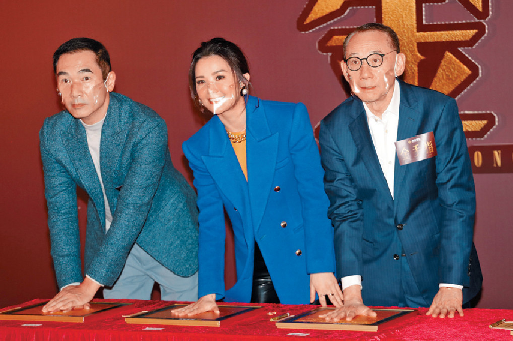 ■英皇集團主席楊受成（右）呼籲支援河南災民，蔡卓妍和方中信積極響應。資料圖片
