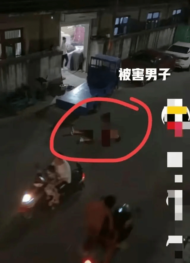 網傳受害男子被害後躺馬路。