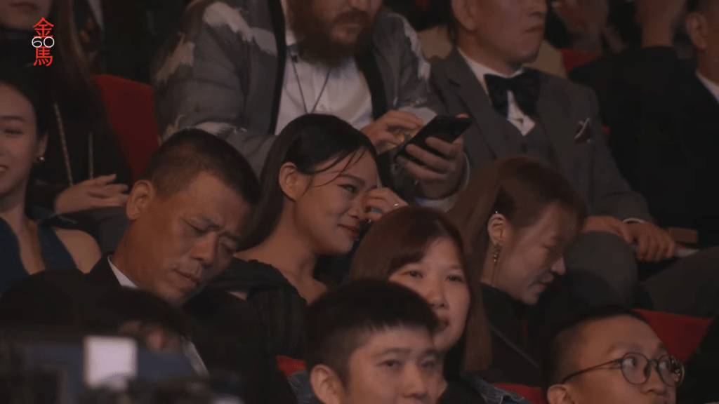 台下一班演員亦好感動。