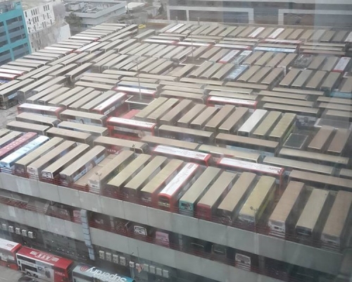 巴士整齊泊滿九巴車廠。海漢深‎圖片