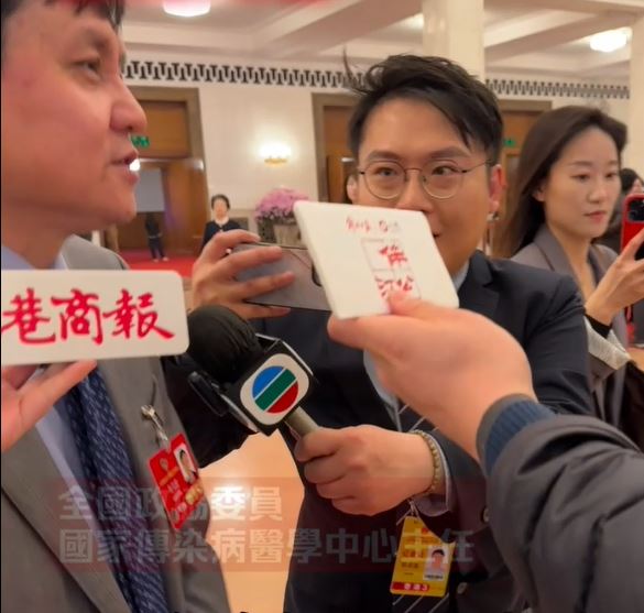 張文宏指點名TVB記者要減肥。 香港商報視頻