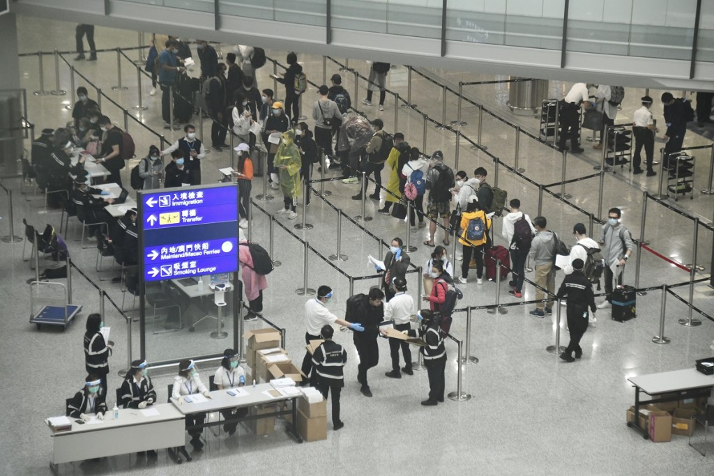 所有免檢疫人士包括機員均須在機場等病毒檢測陰性後離開。資料圖片