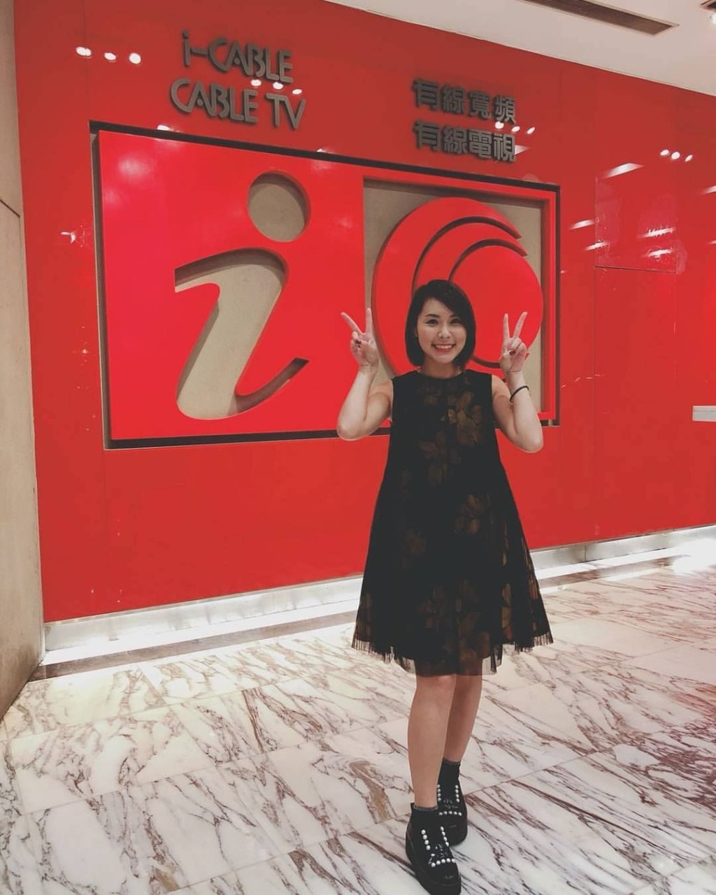 簡采恩2012年加入有線娛樂新聞台做主播。