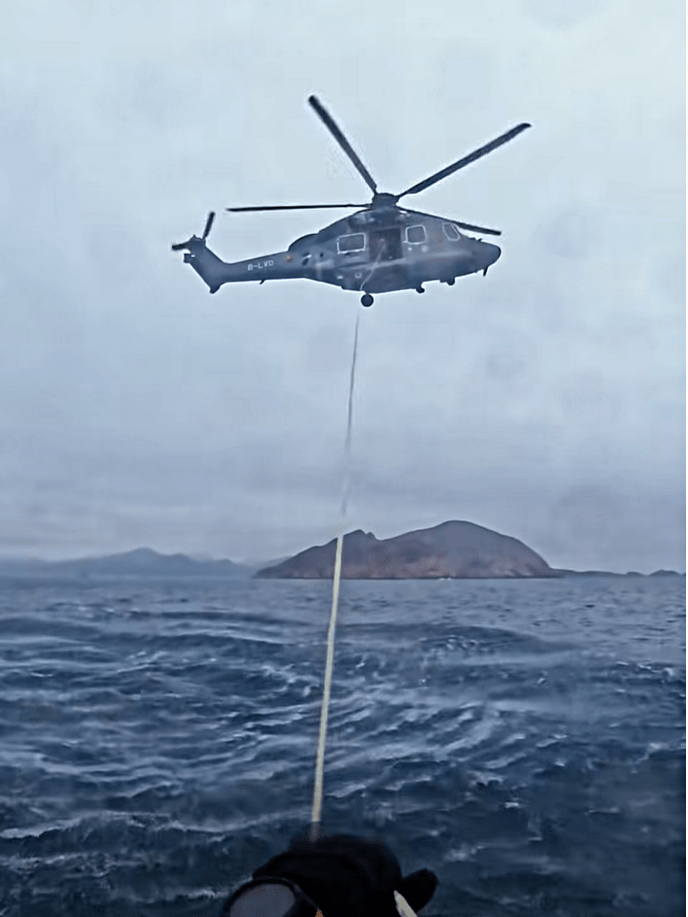 飛行服務隊海上搜救情況。fb：保安局 Security Bureau