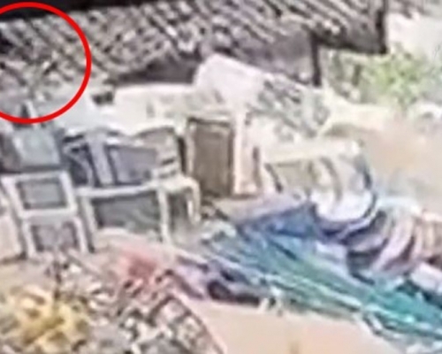 安姓男子的左腿遭炸斷飛到半空中。(網圖)