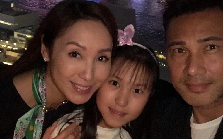 文龍上載一家三口的全家福，罕有放閃。林文龍ig