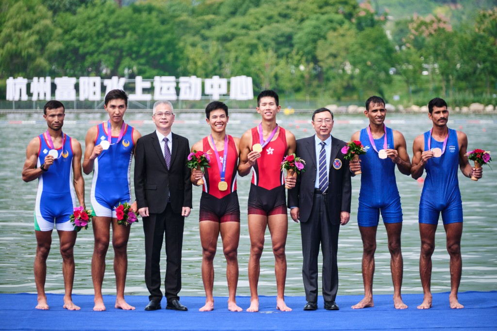 王玮骏、林新栋获颁金牌时刻。港协暨奥委会图片